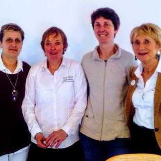 De gauche à droite : Dominique Beckers (Présidente de la section locale organisatrice), Anne-Marie Dumont (Présidente provinciale UAW Liège), Nathalie Thorez (agricultrice mise à l’honneur) et Geneviève Ligny (Présidente nationale)